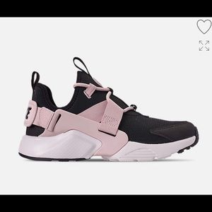 Nike Shoes - Nike Air Huaraches Nike Shoes - Nike Air Huaraches